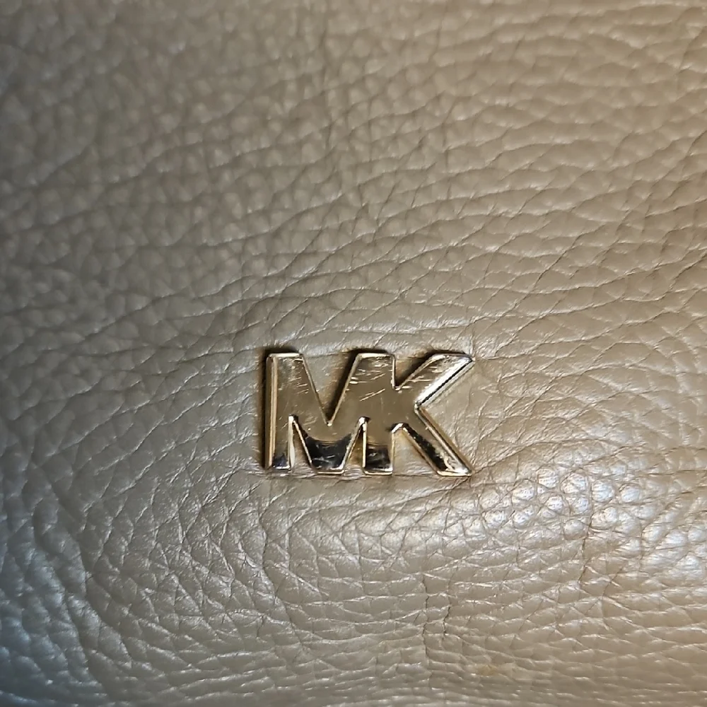 Michael Kors Junie Large Pebbled Leather Messenger Bag